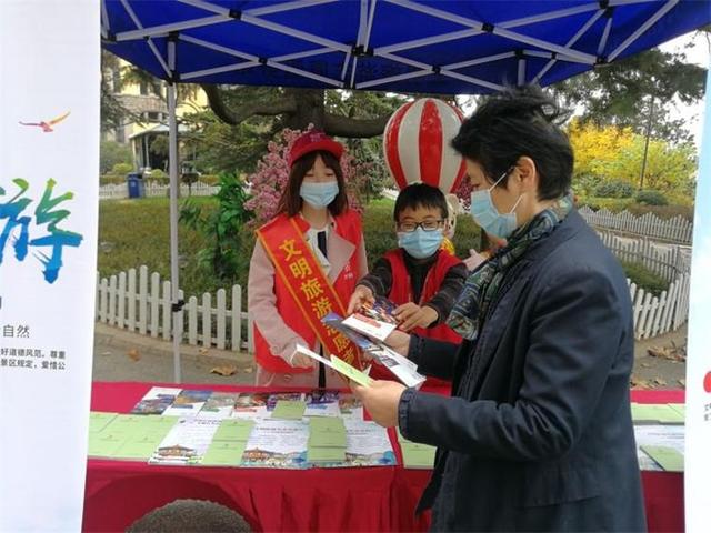 文明之光映照碧海藍(lán)天——青島以志愿服務(wù)譜寫旅游新篇章